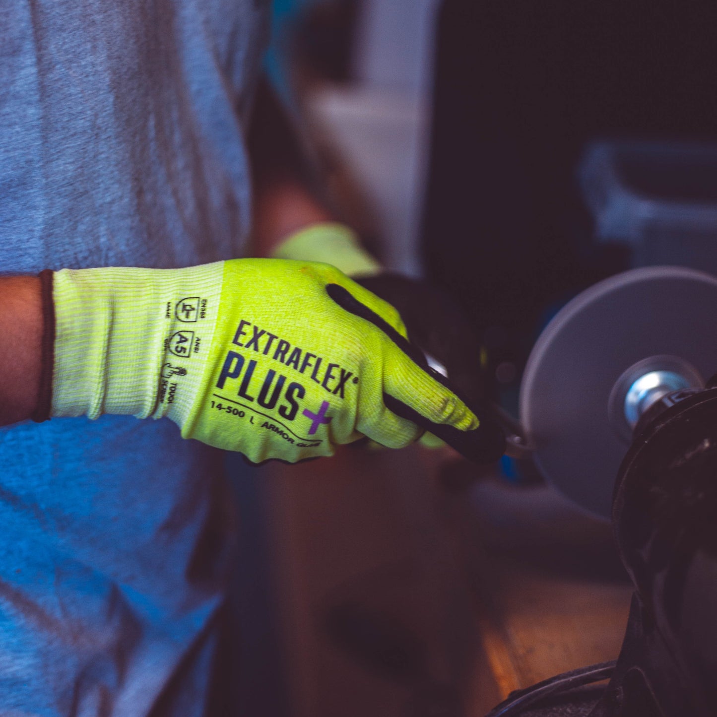 14-500 Extraflex® Plus Gloves – ANSI A5 Cut Resistance, Hi-Vis Safety, Oil Grip, Touchscreen-Compatible