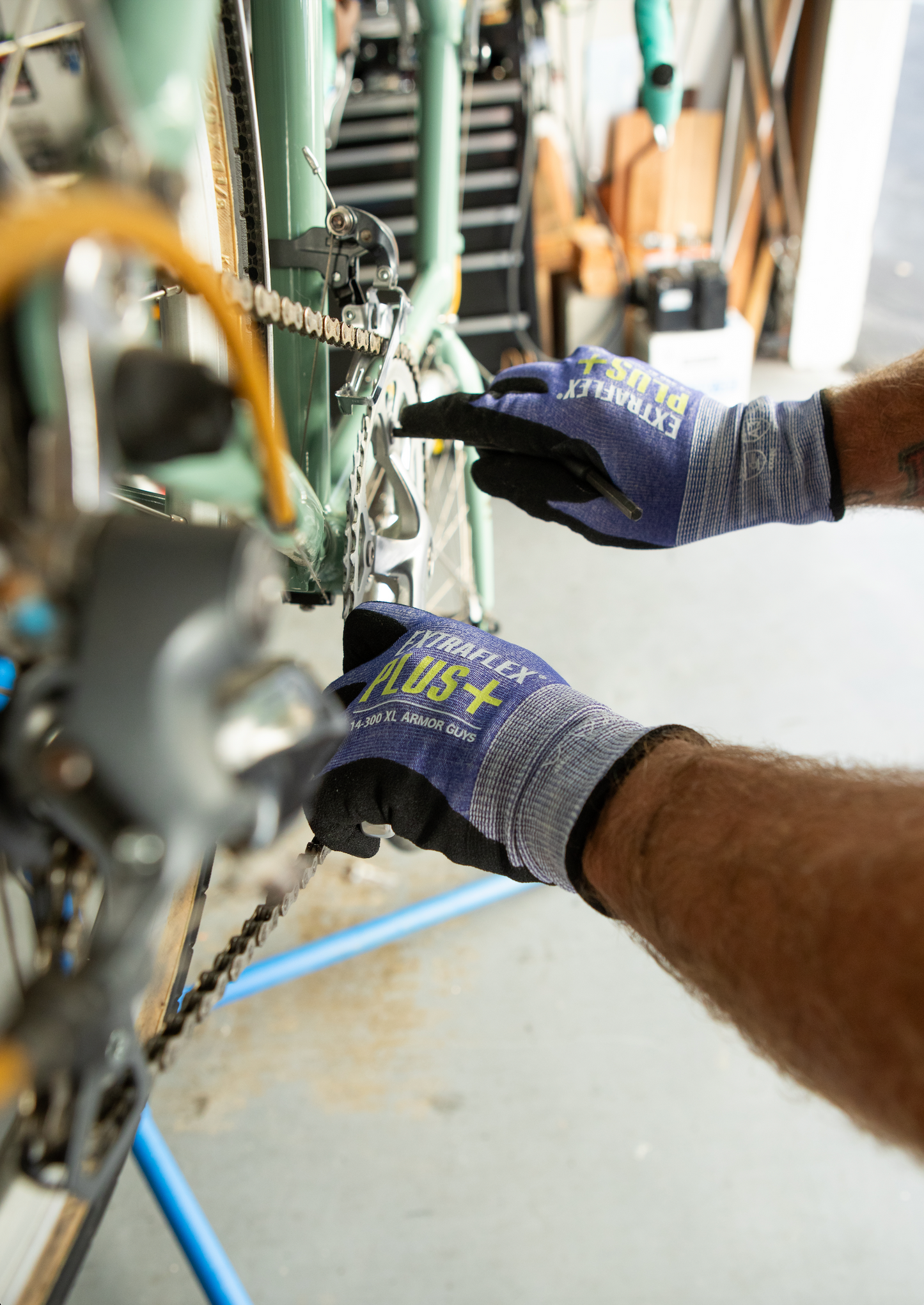 14-300 Extraflex® Plus Gloves – ANSI A3 Cut Protection, Oil Grip, Touchscreen Ready, Reinforced for Light Manufacturing