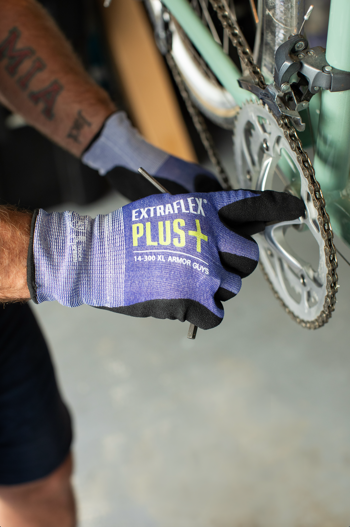 14-300 Extraflex® Plus Gloves – ANSI A3 Cut Protection, Oil Grip, Touchscreen Ready, Reinforced for Light Manufacturing