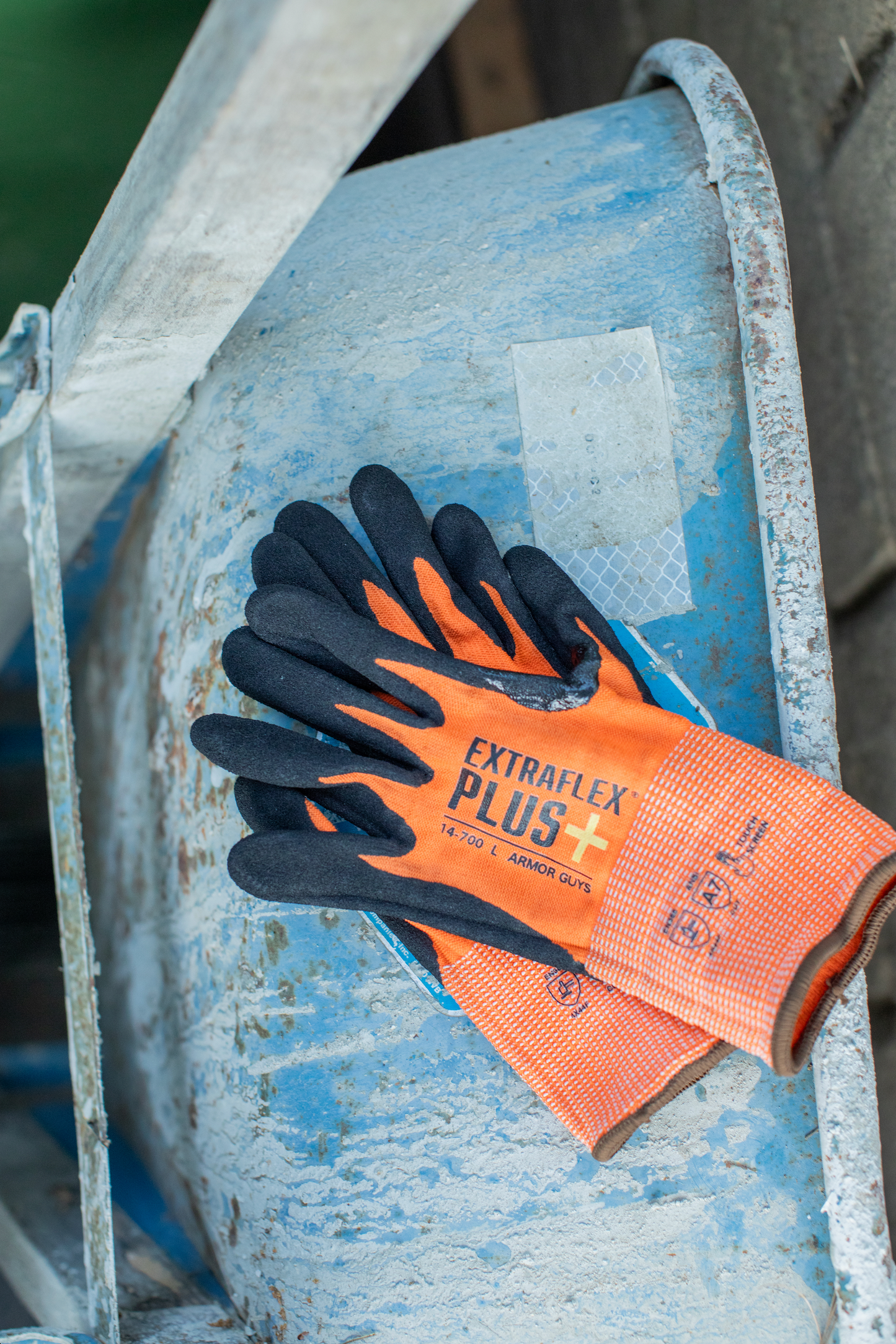 14-700 Extraflex® Plus Gloves – ANSI A7 Cut Resistance, Oil Grip, Touchscreen-Compatible for Automotive & Metal Work